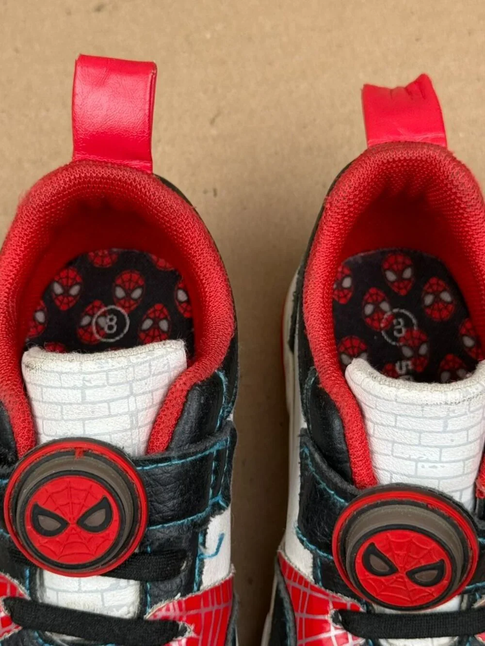 Boys Marvel Spider-Man Ground Up Sneakers Size 8 Casual Athletic Needs Cleaning